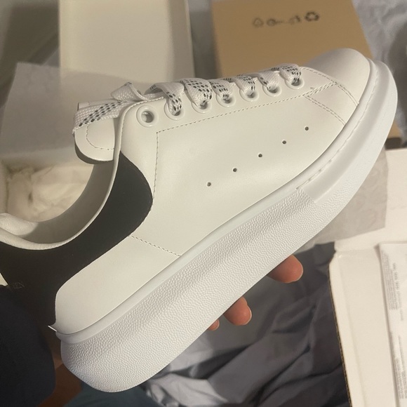 Brand new Alexander McQueen - Picture 11 of 16